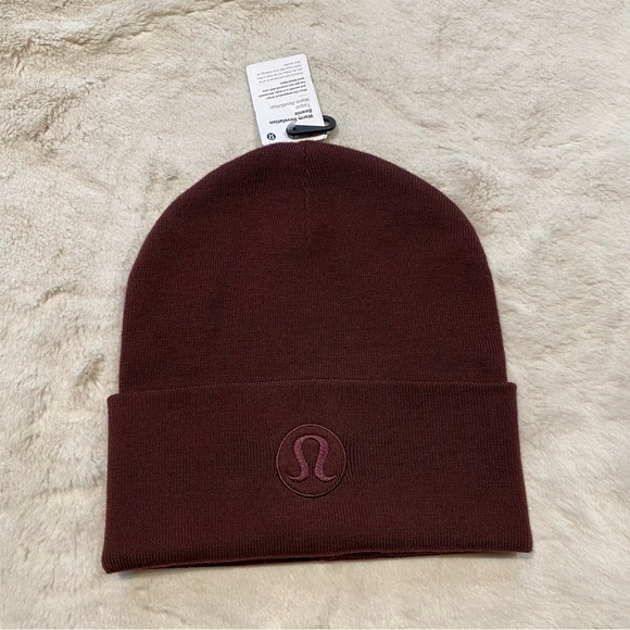 NWT(L/XL) Lululemon Warm Revelation Beanie Cassis Maroon Winter Hat Merino Wool - Picture 6 of 15